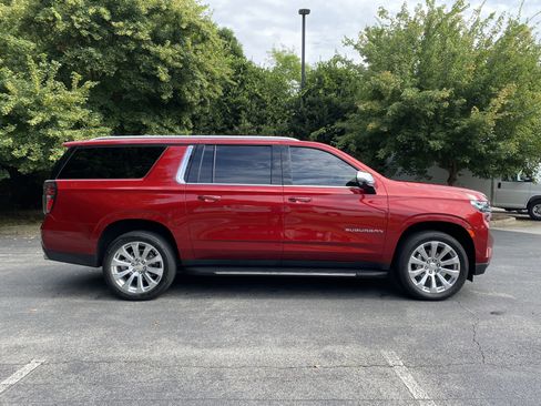 Used 2024 Chevrolet Suburban Premier w/ Premium Package RWD image 10