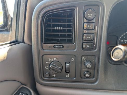 Used 2005 Chevrolet Tahoe Z71 w/ Preferred Equipment Group AWD/4WD image 12