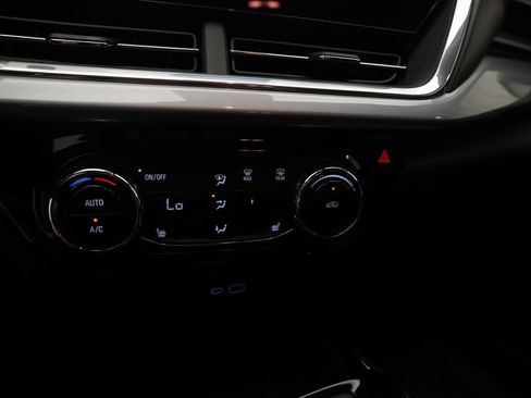 Used 2024 Chevrolet Trax LT w/ Driver Confidence Package FWD image 20