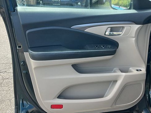 Used 2016 Honda Pilot LX image 9