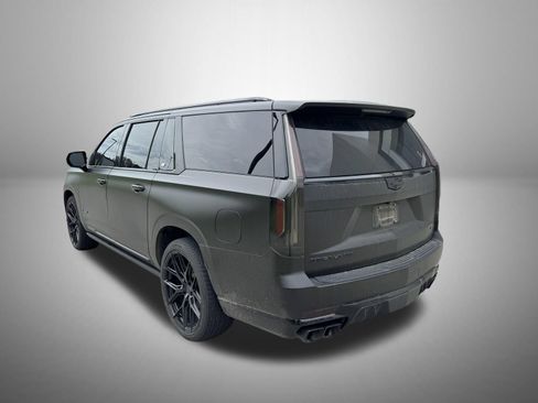 Used 2024 Cadillac Escalade ESV V w/ Heavy-Duty Trailer Package AWD/4WD image 4