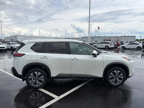 Used 2023 Nissan Rogue SV AWD/4WD image 9