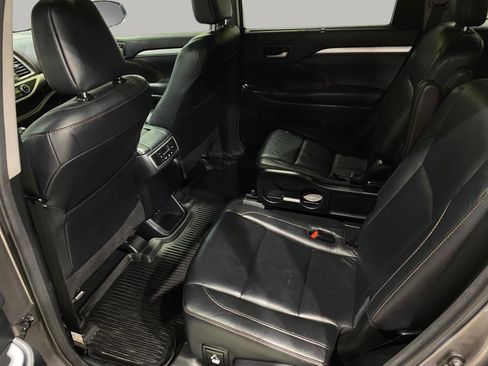 Used 2018 Toyota Highlander XLE image 20