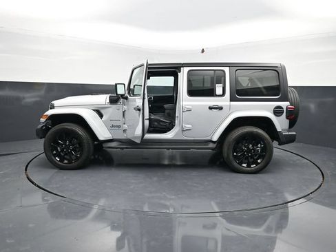 Used 2023 Jeep Wrangler Unlimited Sahara w/ Cold Weather Group AWD/4WD image 5