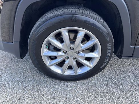 Used 2016 Jeep Cherokee Limited AWD/4WD image 10