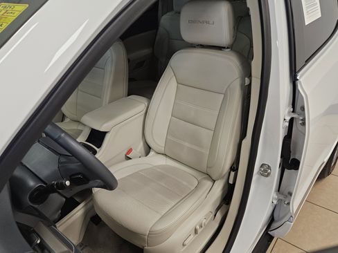 Used 2023 GMC Acadia Denali image 45