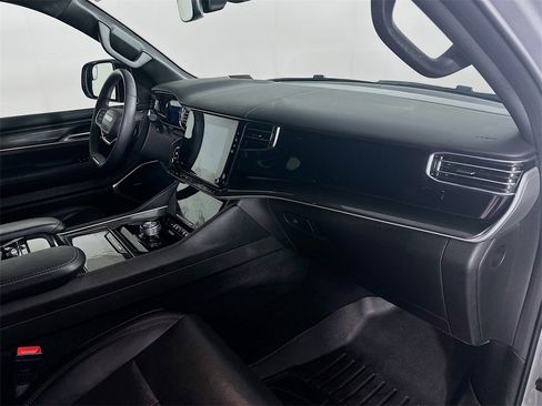 Used 2023 Jeep Wagoneer 2WD image 30