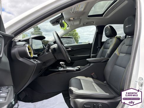 Used 2025 Chevrolet Trax ACTIV w/ Sunroof Package FWD image 10