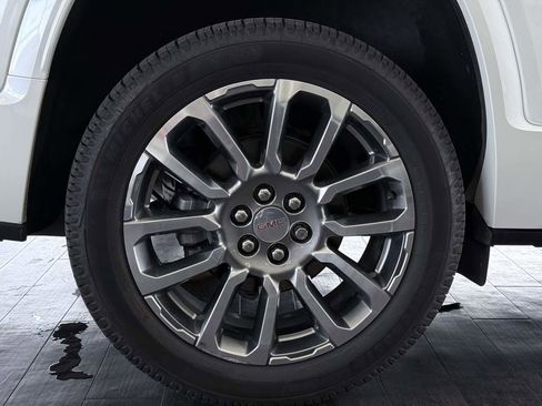 Used 2022 GMC Acadia Denali w/ Denali Ultimate Package FWD image 41