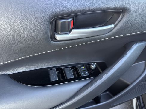 Used 2019 Toyota Corolla Hatchback image 7