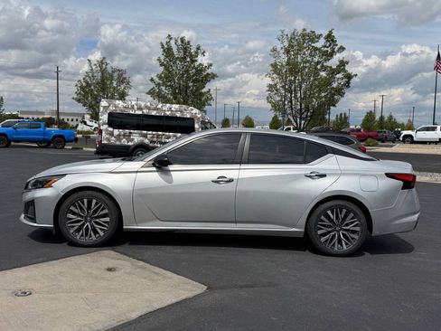 Used 2024 Nissan Altima 2.5 SV FWD image 5
