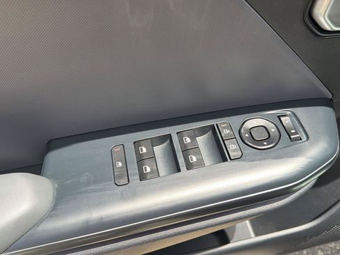 Used 2025 Kia K4 FWD image 11