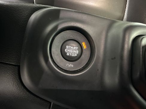 Used 2021 Jeep Gladiator Willys image 19