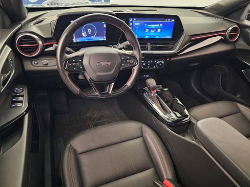 Used 2024 Chevrolet Trax RS w/ Sunroof Package image 16