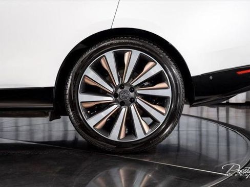 Used 2023 Land Rover Range Rover SV AWD/4WD image 9