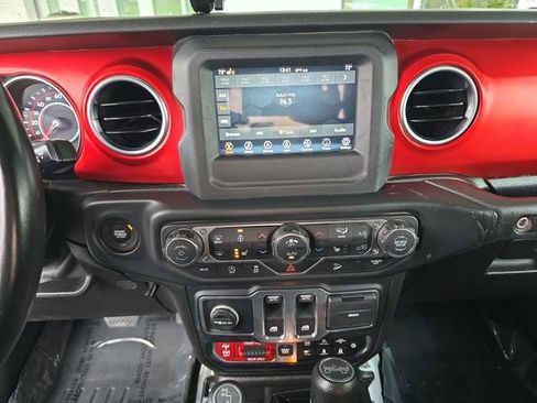 Used 2019 Jeep Wrangler Rubicon w/ Cold Weather Group image 14