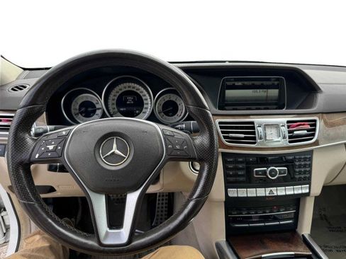 Used 2015 Mercedes-Benz E 400 4MATIC Sedan image 30