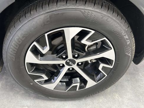 Used 2025 Kia Sportage EX w/ Premium Package FWD image 9