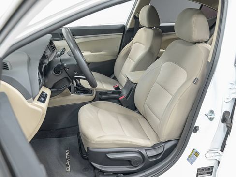 Used 2020 Hyundai Elantra SE FWD image 17
