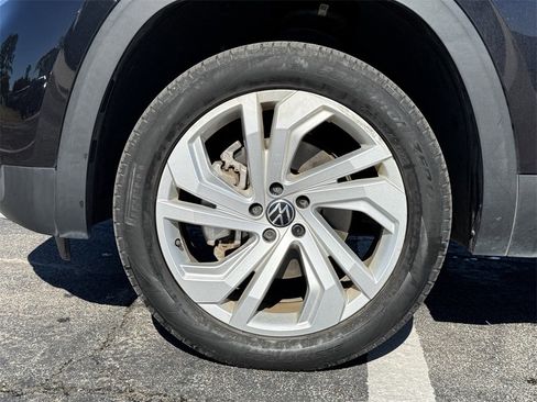 Used 2023 Volkswagen Atlas SE w/ Panoramic Sunroof Package image 9