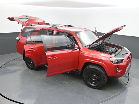 Used 2018 Toyota 4Runner TRD Off-Road Premium AWD/4WD image 39