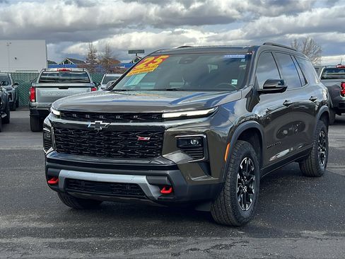 Certified 2025 Chevrolet Traverse Z71 w/ Enhanced Driving Package image 1