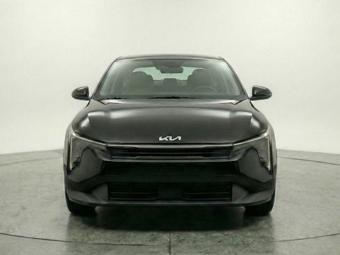 Used 2025 Kia K4 LXS image 2