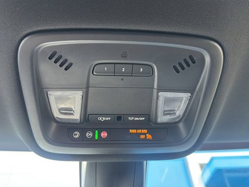 Used 2023 Chevrolet Traverse LT AWD/4WD image 43