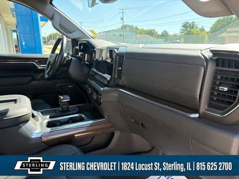 Used 2022 Chevrolet Silverado 1500 LT Trail Boss w/ LT Trail Boss Premium Package AWD/4WD image 11