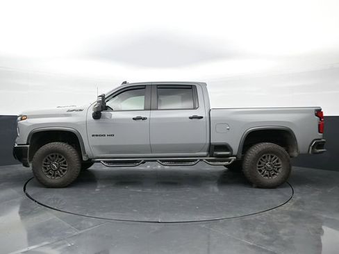 Used 2025 Chevrolet Silverado 2500 ZR2 w/ Technology Package AWD/4WD image 4