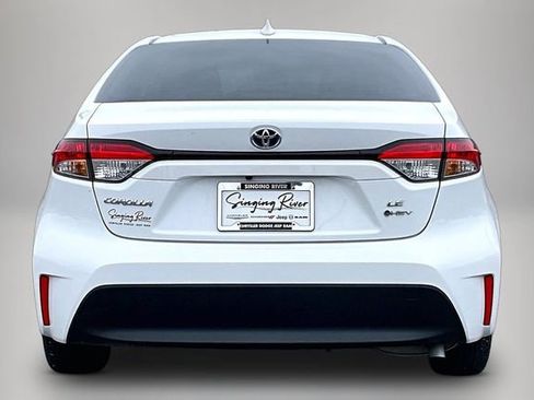 Used 2025 Toyota Corolla LE image 6