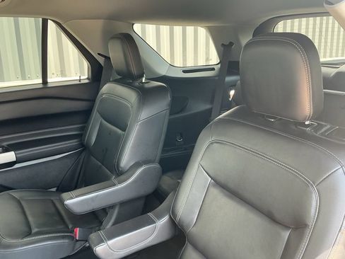 Used 2022 Ford Explorer XLT w/ Equipment Group 202A AWD/4WD image 17