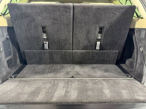 Used 2019 Land Rover Discovery SE image 27