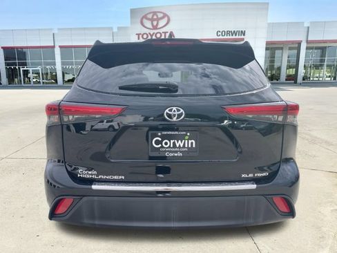Used 2023 Toyota Highlander XLE AWD/4WD image 4