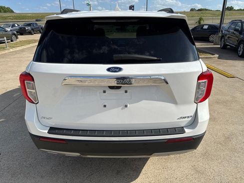Used 2023 Ford Explorer XLT w/ Equipment Group 202A AWD/4WD image 9