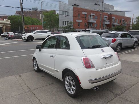 Used 2017 FIAT 500 Lounge FWD image 5