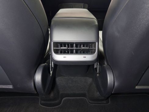 Used 2022 Tesla Model Y Performance image 19