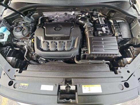 Used 2023 Volkswagen Tiguan SE w/ Panoramic Sunroof Package FWD image 11