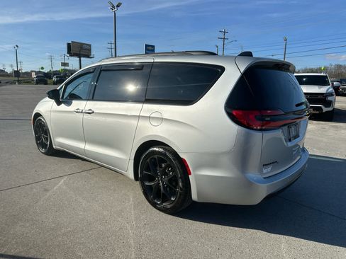 Used 2024 Chrysler Pacifica Limited w/ S Appearance Package image 6