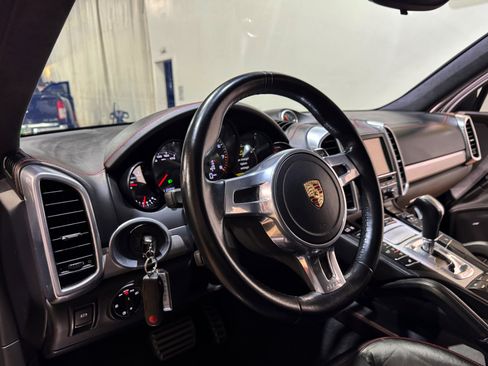 Used 2013 Porsche Cayenne GTS image 9