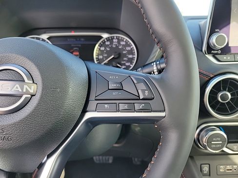 Used 2025 Nissan Sentra SR w/ SR Premium Package image 23