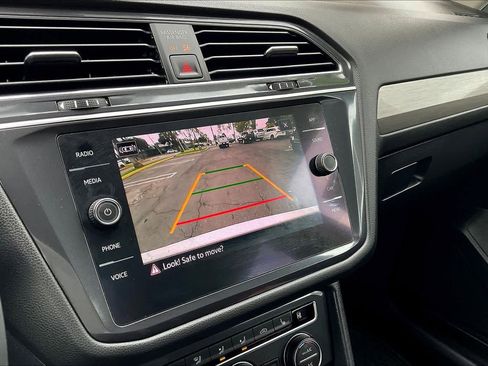 Used 2021 Volkswagen Tiguan SE image 24