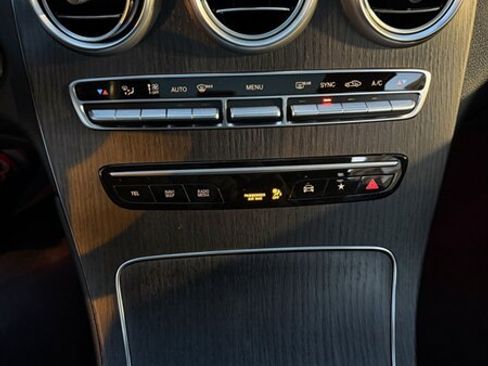 Used 2021 Mercedes-Benz GLC 300 4MATIC image 38