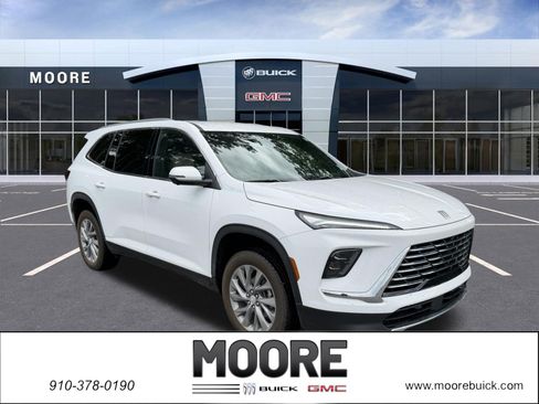 Used 2025 Buick Enclave Preferred FWD image 1
