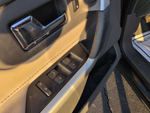 Used 2014 Ford Edge SEL FWD image 12