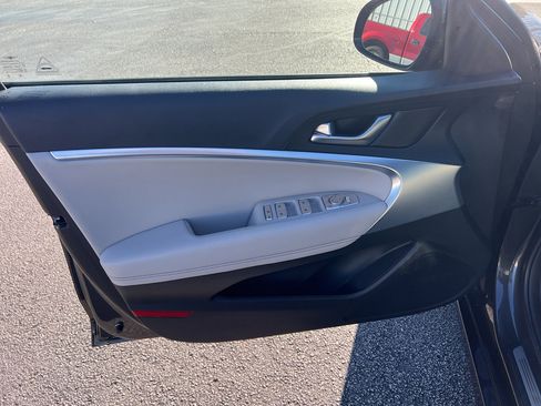 Used 2023 Genesis G70 2.0T image 27