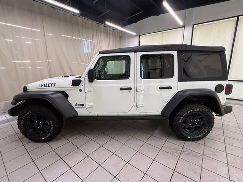 Used 2023 Jeep Wrangler Unlimited w/ Convenience Group AWD/4WD image 9