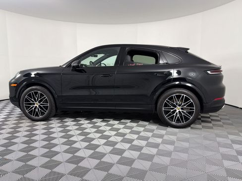 Certified 2024 Porsche Cayenne Coupe AWD/4WD image 2