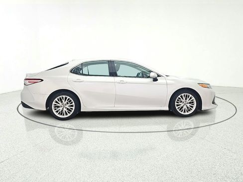 Used 2019 Toyota Camry XLE FWD image 8
