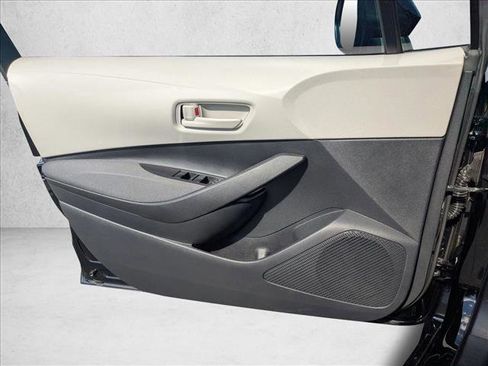 Used 2025 Toyota Corolla LE w/ Convenience Package image 13